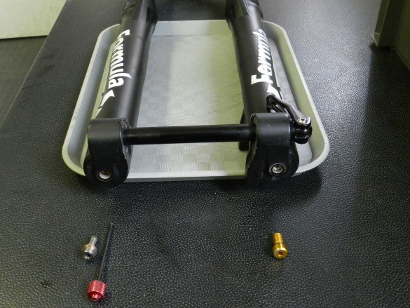 écrou et molette de compression détente jambage pièce détachée spare parts fourche Formula RideFormula